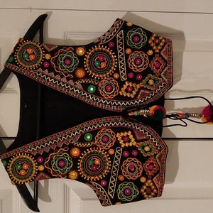 Embroidered vest. Size M multi coloured